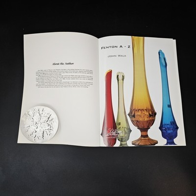 Fenton A-Z John Walk Pocket/Paperback Fenton Art Glass Nonfiction