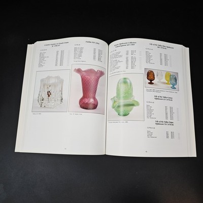 Fenton A-Z John Walk Pocket/Paperback Fenton Art Glass Nonfiction