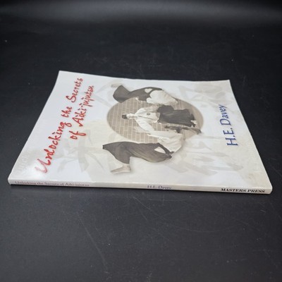 1-486.jpg Unlocking the Secrets of Aiki-Jujutsu by H. E. Davey - 1997 Paperback