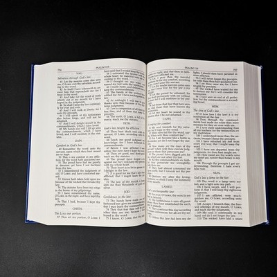 1-675.jpg The Senior's Devotional Bible, King James Version Anonymous Hardcover